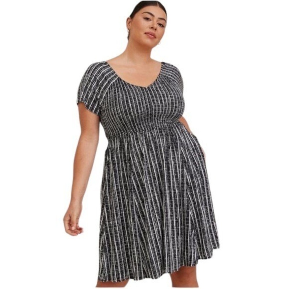 Torrid‎ Dress Womens 6X Challis Black White Print Smocked Bodice Pockets Rayon